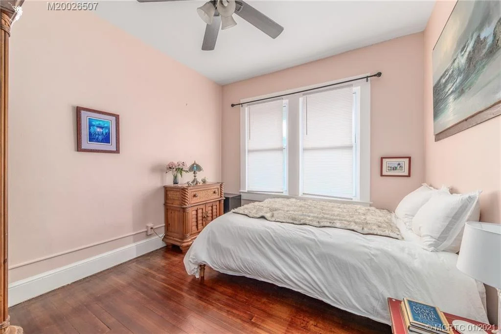 Photo of 320 SE Denver Avenue