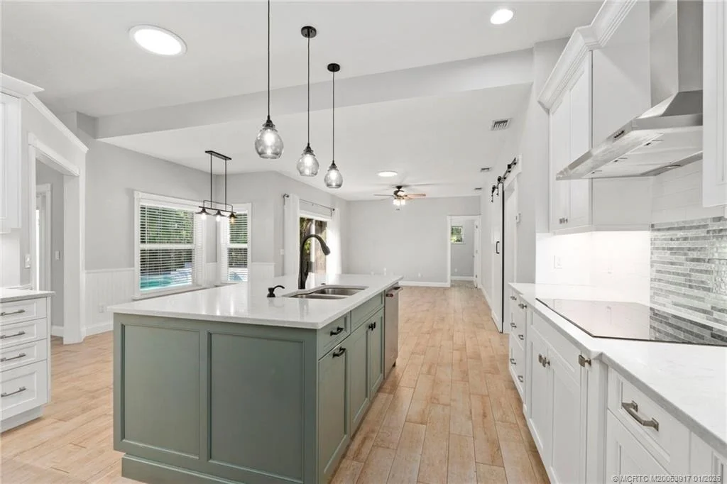 Photo of 449 SE Southwood Trail