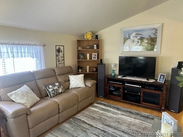 Photo of 988 Nettles Boulevard