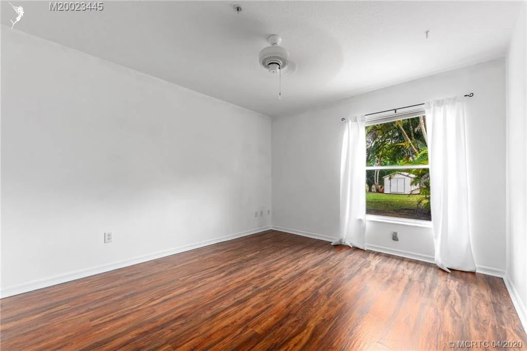 Photo of 928 SE Waterside Way