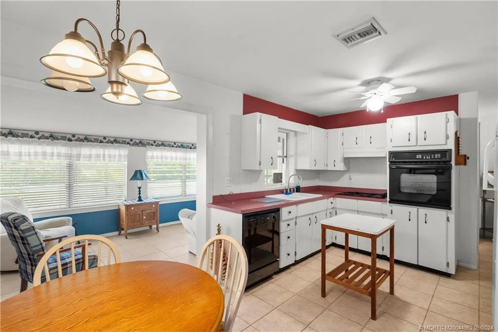 Photo of 2289 NW Sunset Boulevard