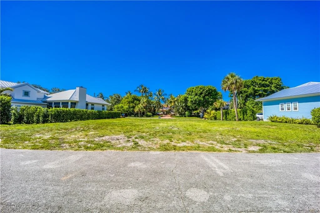 Photo of 932 SE Riverside Drive