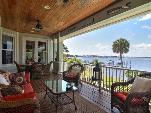Photo of 621 NW Sunset Drive