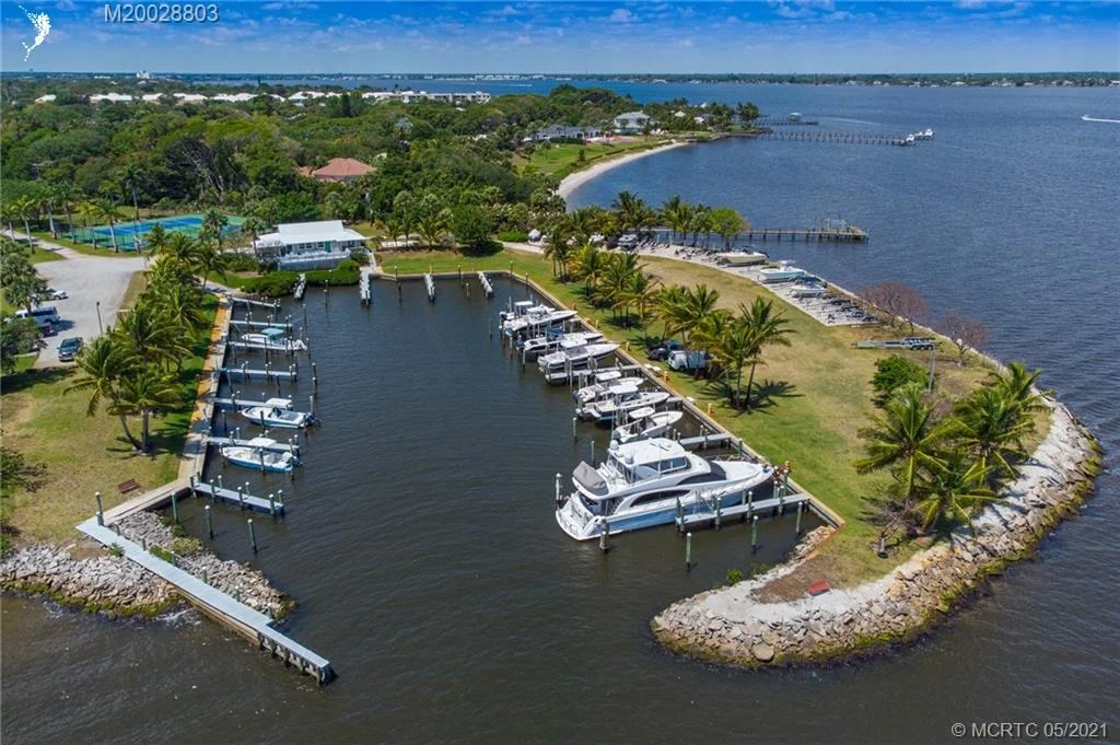 Photo of 132 SE Harbor Point Drive