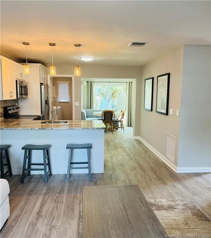 Photo of 411 SE PARKWAY Drive