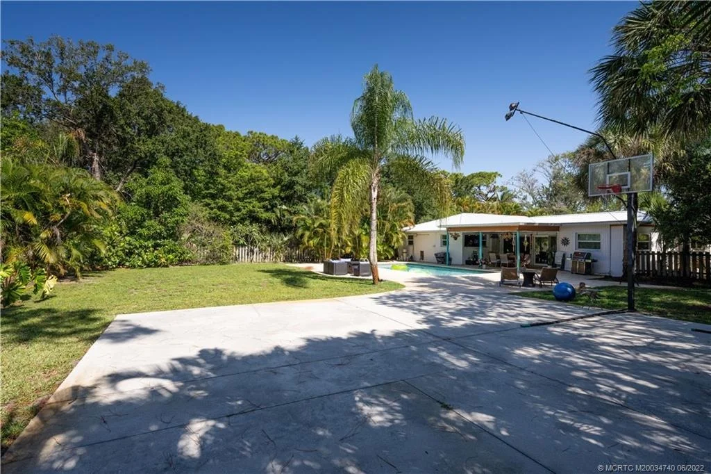Photo of 803 NW Spruce Ridge Drive