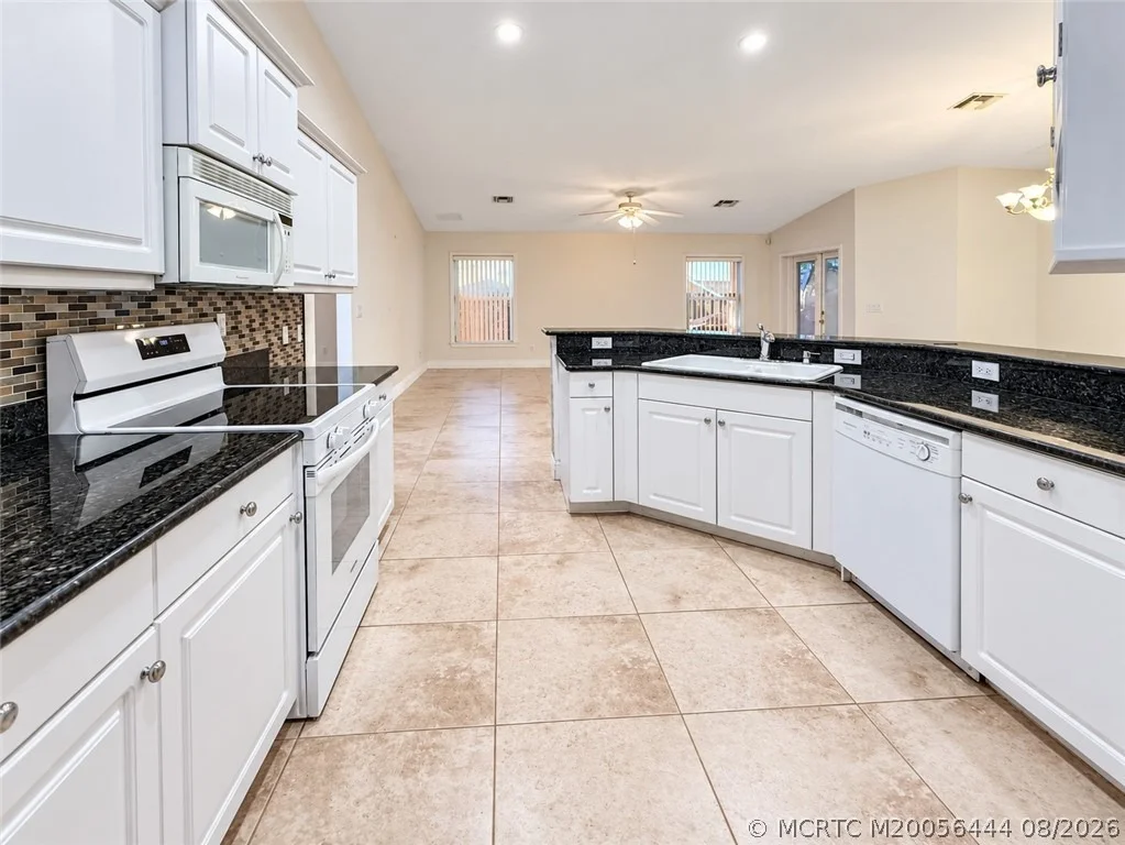 Photo of 446 NE Vanda Terrado