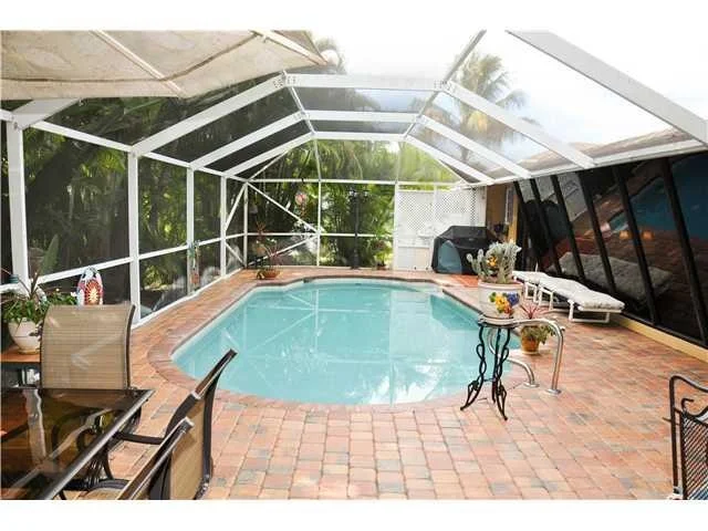 Photo of 940 NE Juniper Place