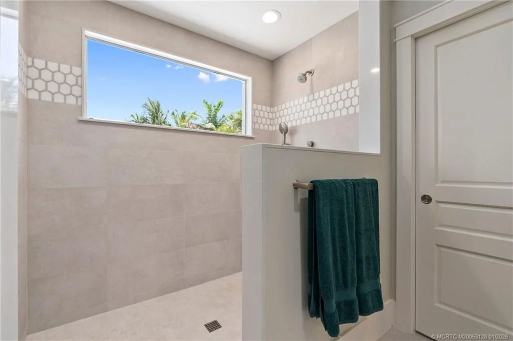 Photo of 6460 SE Harbor Circle