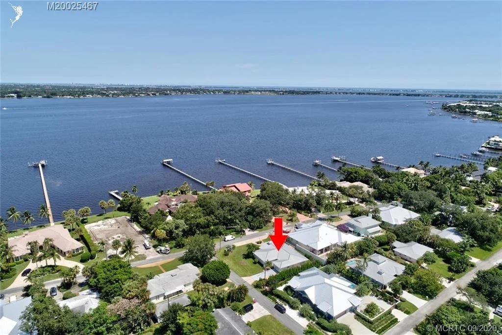 Photo of 904 SE Riverside Drive