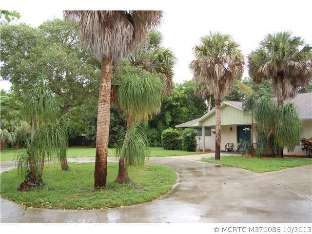 Photo of 2082 SE Riverside Drive