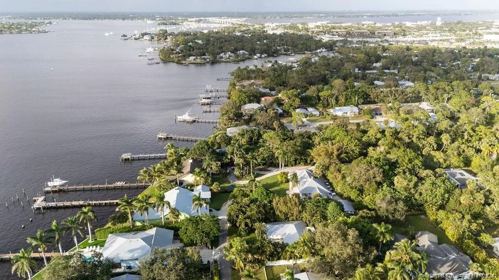 Photo of 535 SW Siesta Way