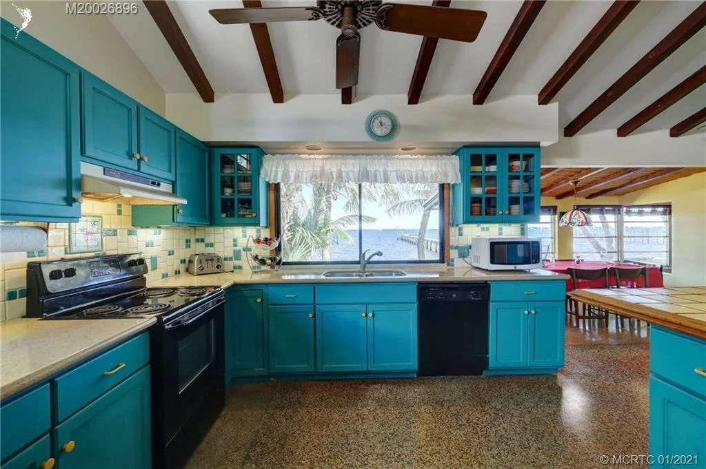 Photo of 2425 NE Gardner Terrace