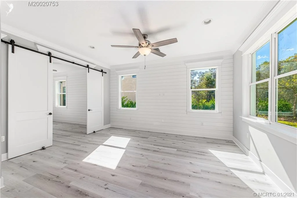 Photo of 1126 NE Post Oak Way