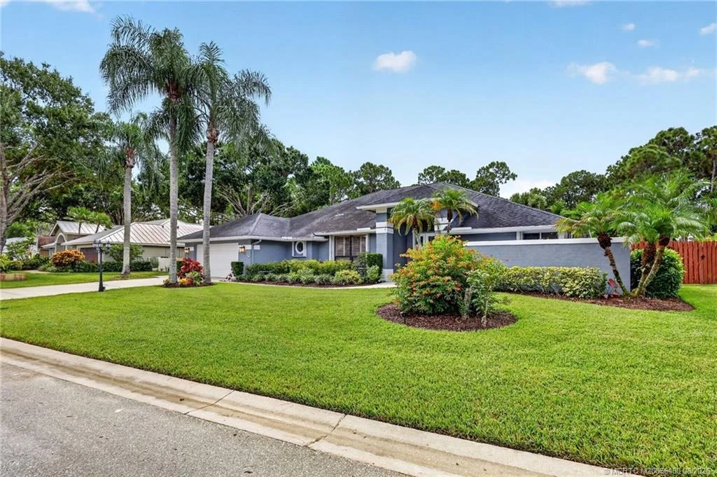 Photo of 672 SE Pin Oak Terrace