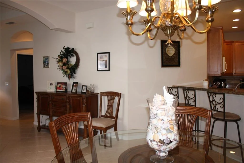 Photo of 611 NW Red Pine Way