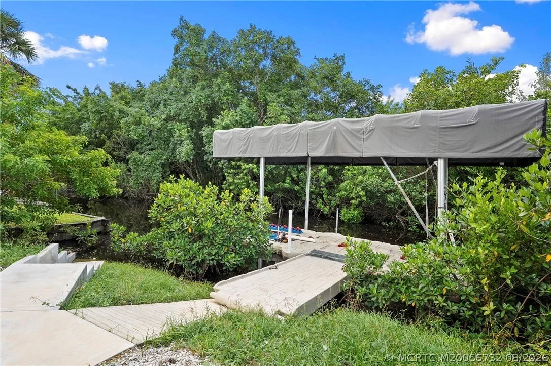 Photo of 30 SW Hideaway Place
