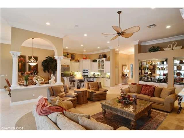 Photo of 825 SE Riverside Drive