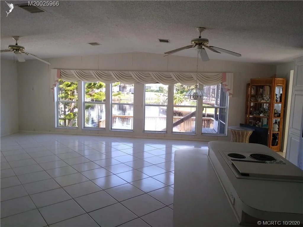 Photo of 131 SE Paradise Pl Place