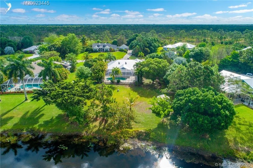 Photo of 928 SE Waterside Way
