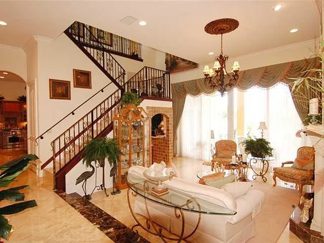 Photo of 705 SE RIVERSIDE Drive