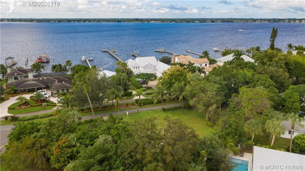 Photo of 1438 SE Riverside Drive