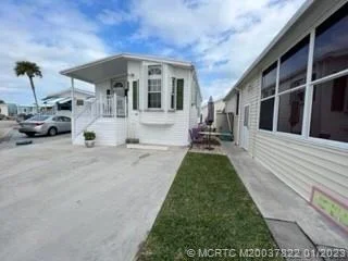 Photo of 95 Nettles Boulevard
