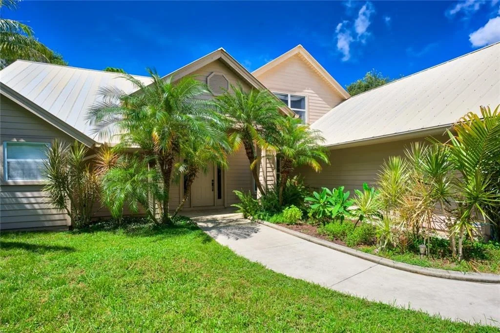 Photo of 143 SW Thrasher Way