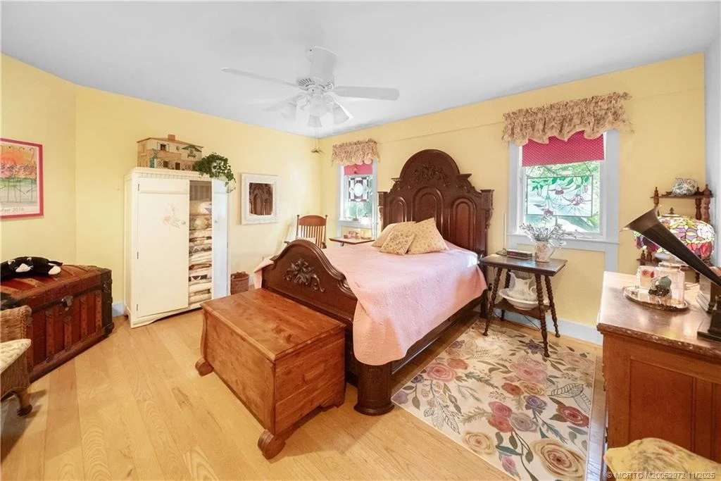 Photo of 12 Oak Hill Way