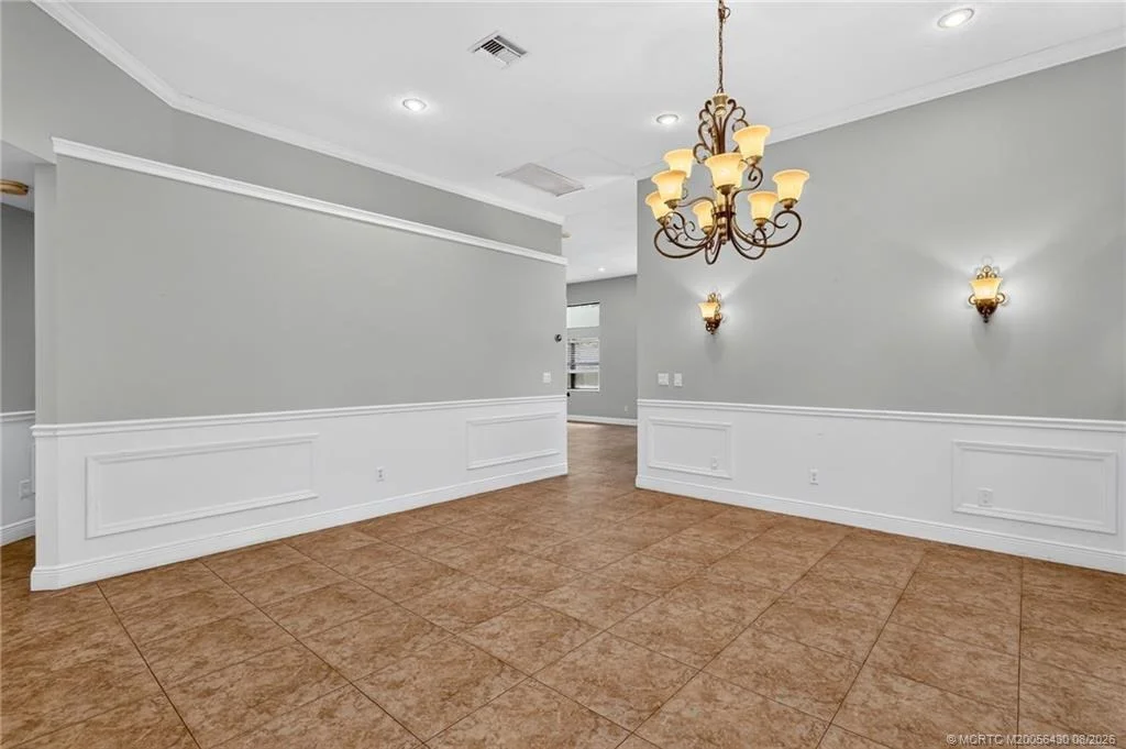 Photo of 672 SE Pin Oak Terrace