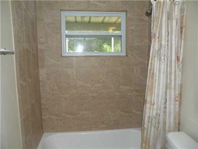 Photo of 804 SE Dolphin Drive