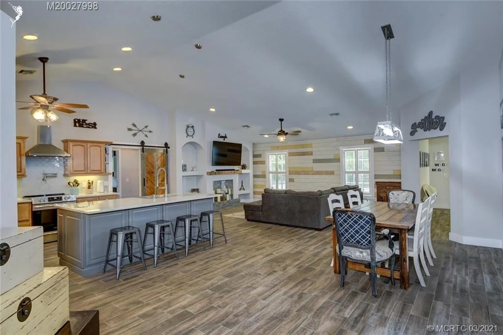 Photo of 320 SE Pelican Drive