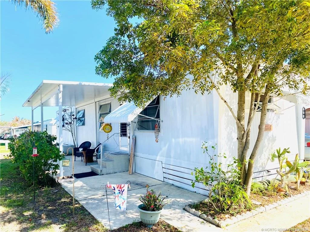 Photo of 608 Garden View Way NE