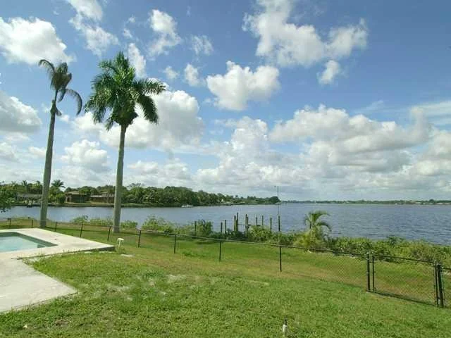 Photo of 637 SW Overlook Drive
