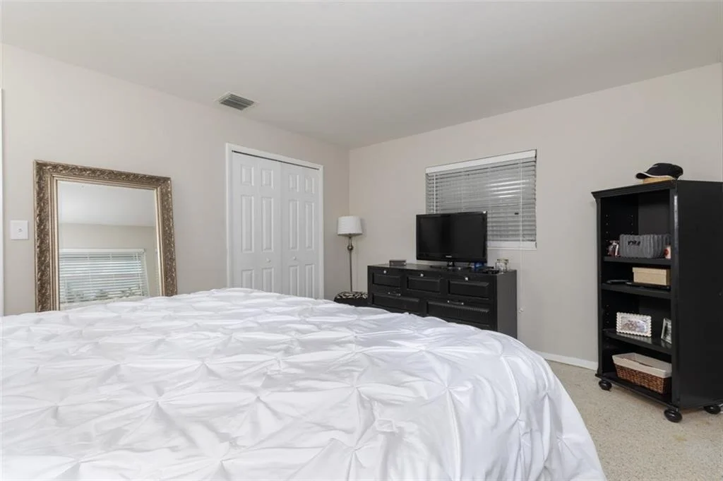 Photo of 2389 NW Sunset Boulevard