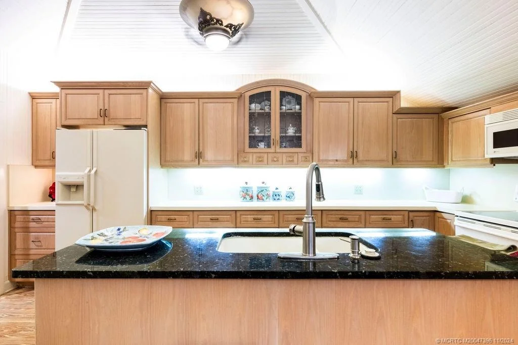 Photo of 535 SW Siesta Way