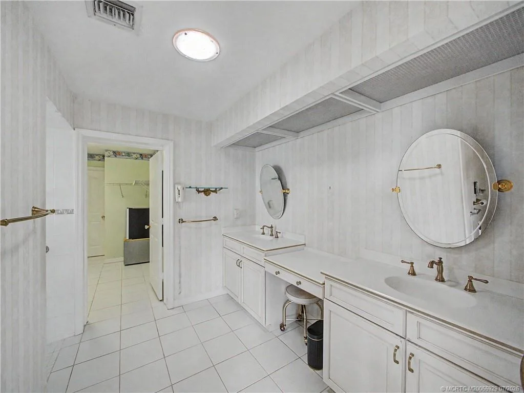 Photo of 1910 NW Cove Circle