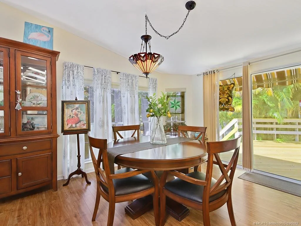 Photo of 112 SE Paradise Place