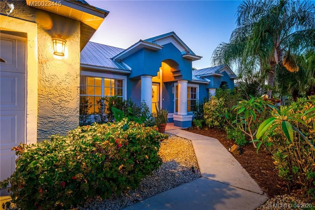 Photo of 928 SE Waterside Way
