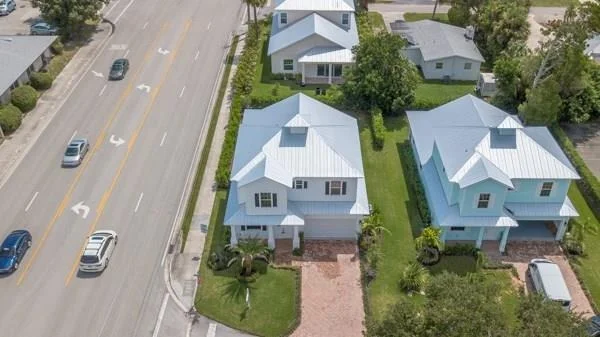 Photo of 403 SE Coconut Avenue