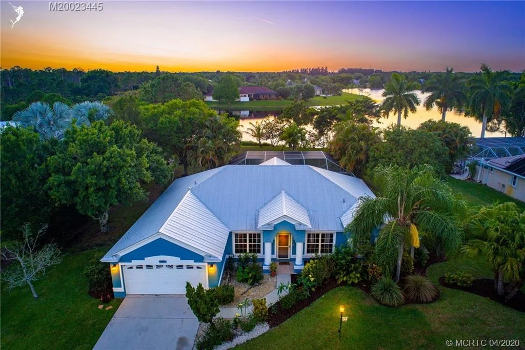 Photo of 928 SE Waterside Way