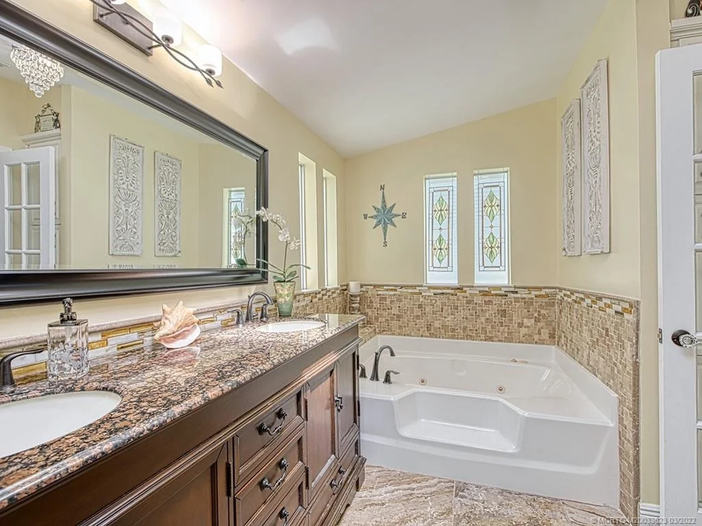 Photo of 112 SE Paradise Place