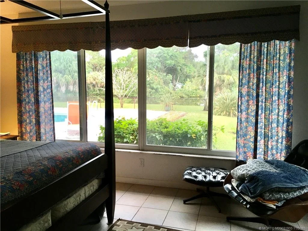 Photo of 702 NW Sunset Drive