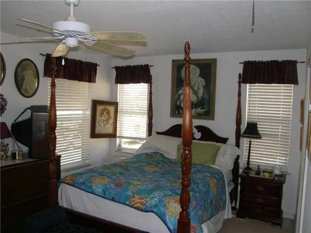 Photo of 2011 Nettles Boulevard
