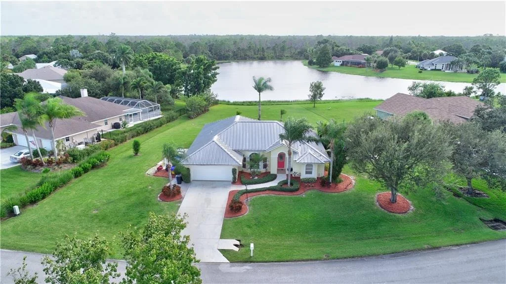 Photo of 864 SE Waterside Way
