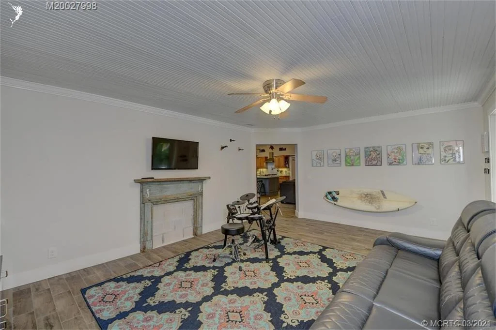 Photo of 320 SE Pelican Drive