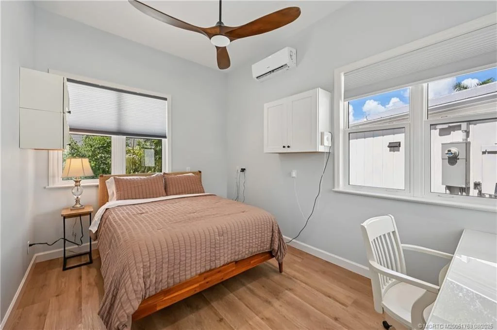 Photo of 200 SE Pelican Drive