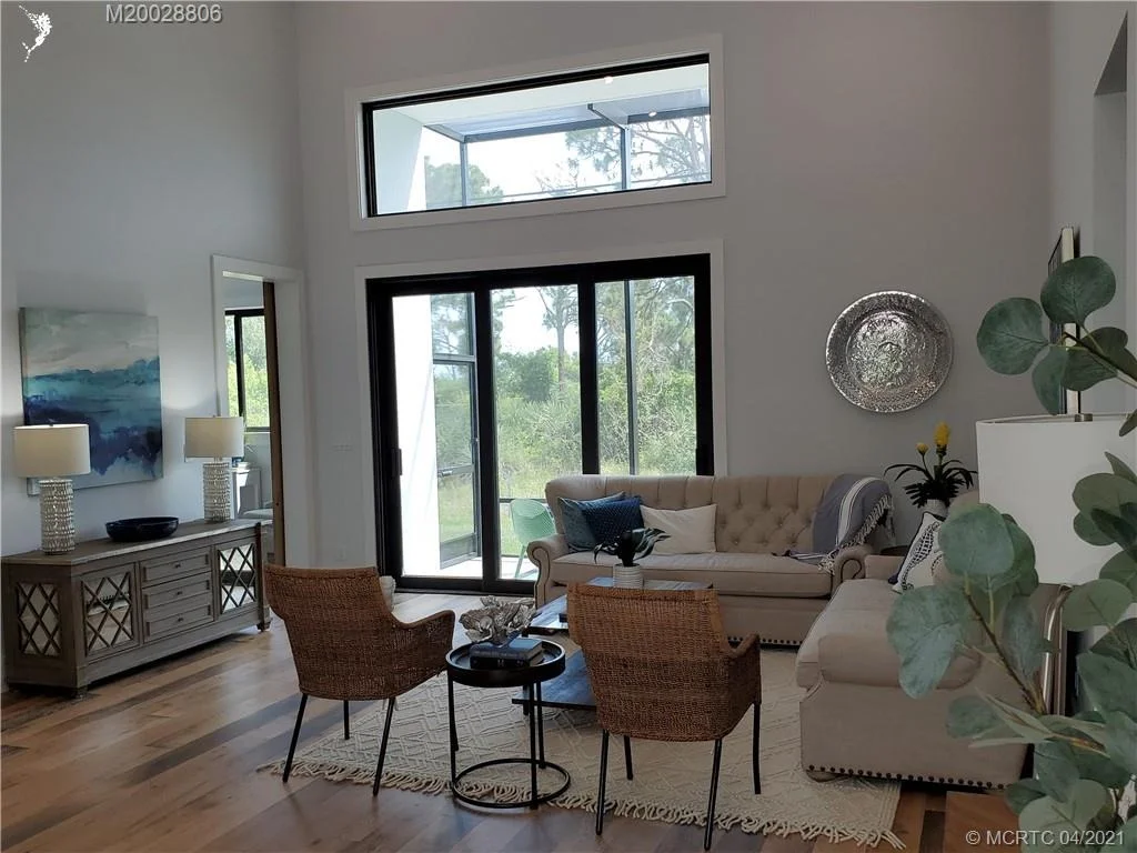 Photo of 5002 Sunset Boulevard