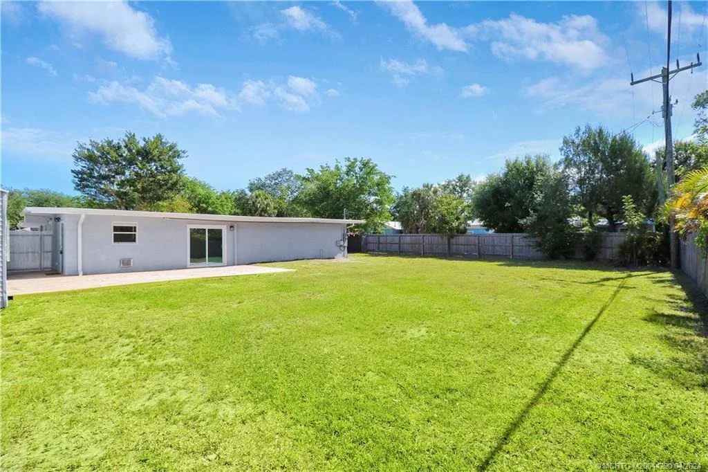 Photo of 327 SW Dyer Drive