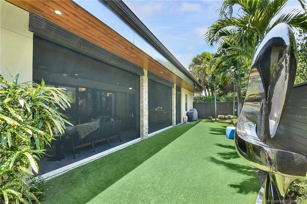 Photo of 314 SE Pelican Drive